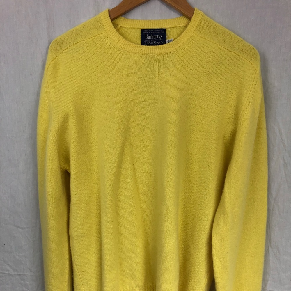 Men’s yellow crew neck cashmere Burberry sweater